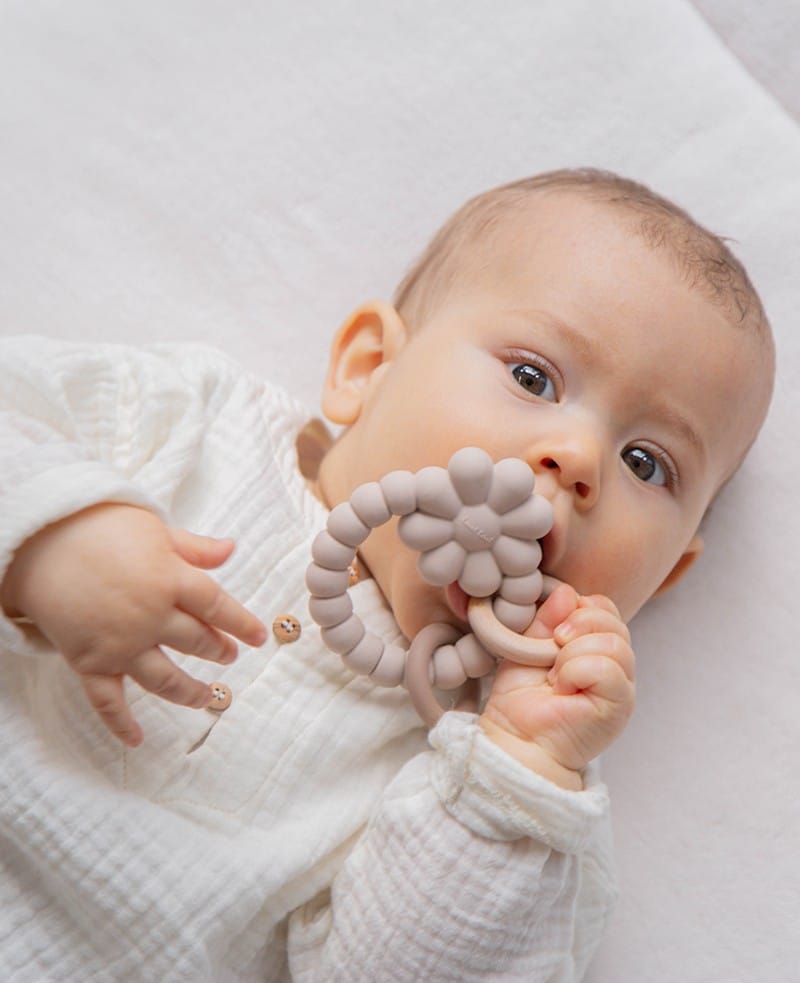 silicone-teether-flower-nougat (1)