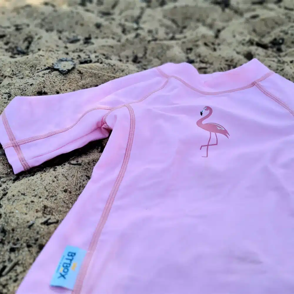 camiseta-btbox-summer-2023-upf-50-m-c-flamingos-12-24-meses (1)